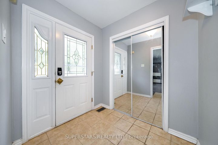Photo 2 at 6 Meadowland Drive, Brampton East, Brampton