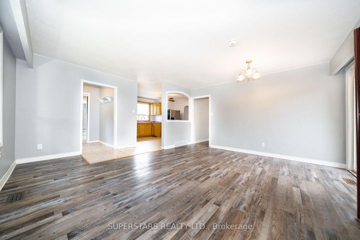 Photo 3 at 6 Meadowland Drive, Brampton East, Brampton