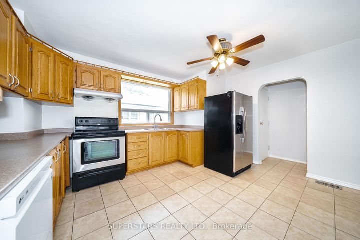 Photo 6 at 6 Meadowland Drive, Brampton East, Brampton