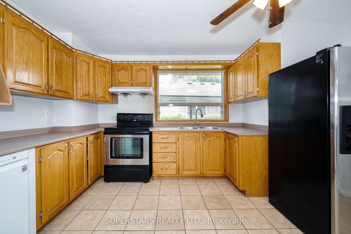 Photo 7 at 6 Meadowland Drive, Brampton East, Brampton