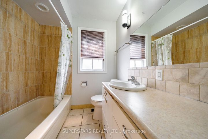 Photo 14 at 6 Meadowland Drive, Brampton East, Brampton