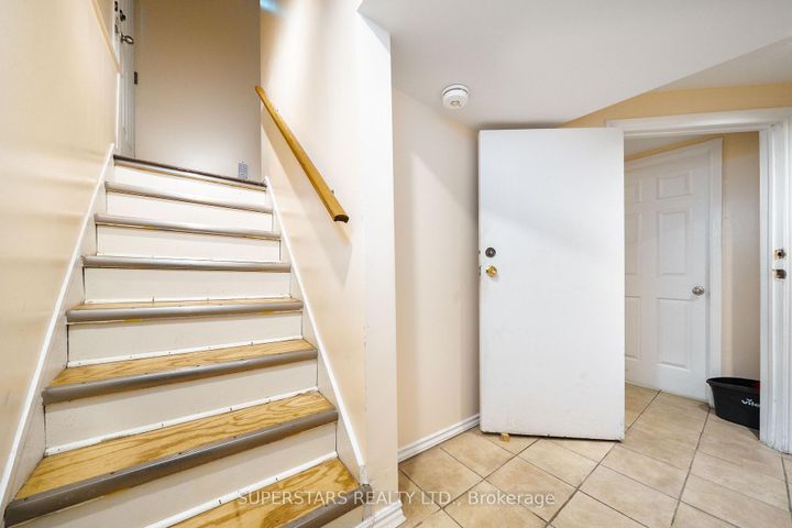 Photo 15 at 6 Meadowland Drive, Brampton East, Brampton