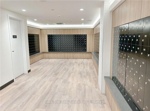 Photo 4 at 629 - 7950 Bathurst Street, Beverley Glen, Vaughan