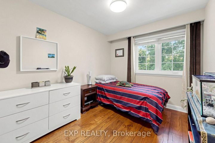 Photo 18 at 77 Letchworth Crescent, CFB, Toronto