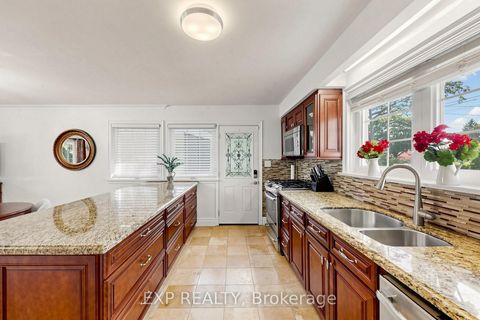 Photo 8 at 77 Letchworth Crescent, CFB, Toronto