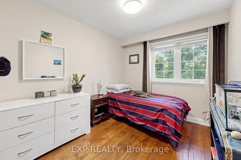 Photo 18 at 77 Letchworth Crescent, CFB, Toronto