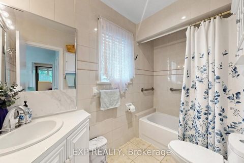Photo 19 at 77 Letchworth Crescent, CFB, Toronto