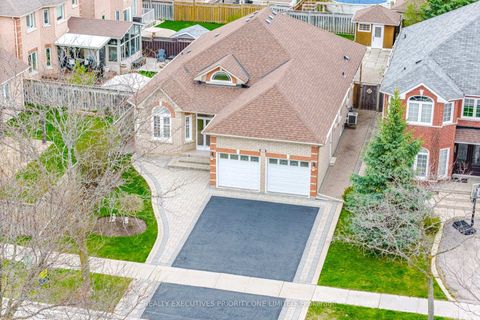 Photo 2 at 222 Caproni Drive, Maple, Vaughan