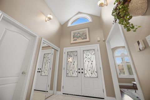 Photo 4 at 222 Caproni Drive, Maple, Vaughan