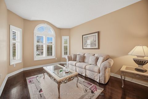 Photo 7 at 222 Caproni Drive, Maple, Vaughan