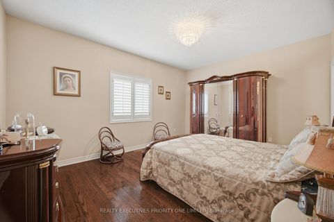 Photo 18 at 222 Caproni Drive, Maple, Vaughan