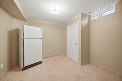 Photo 37 at 222 Caproni Drive, Maple, Vaughan