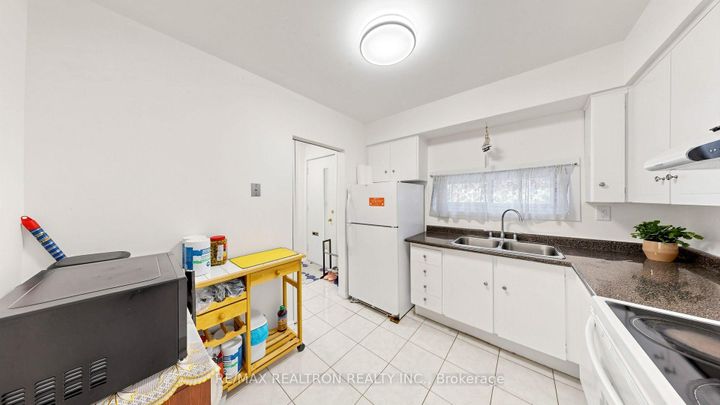 Photo 12 at 59 - 10 Esterbrooke Avenue, Don Valley Village, Toronto
