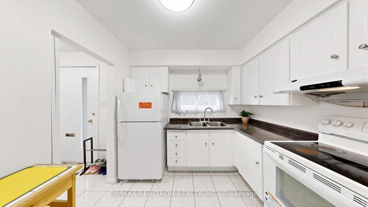 Photo 13 at 59 - 10 Esterbrooke Avenue, Don Valley Village, Toronto
