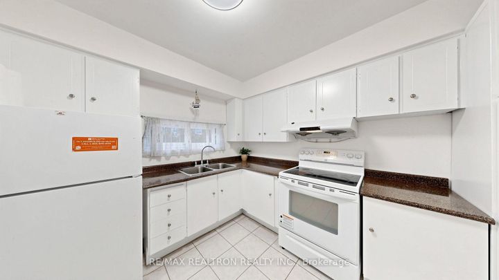 Photo 14 at 59 - 10 Esterbrooke Avenue, Don Valley Village, Toronto