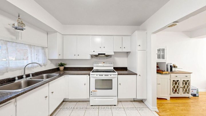 Photo 15 at 59 - 10 Esterbrooke Avenue, Don Valley Village, Toronto