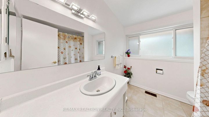 Photo 27 at 59 - 10 Esterbrooke Avenue, Don Valley Village, Toronto
