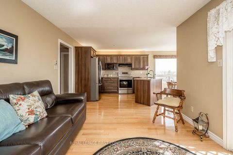 Photo 7 at 35 Gibbon Drive, Letitia Heights, Barrie