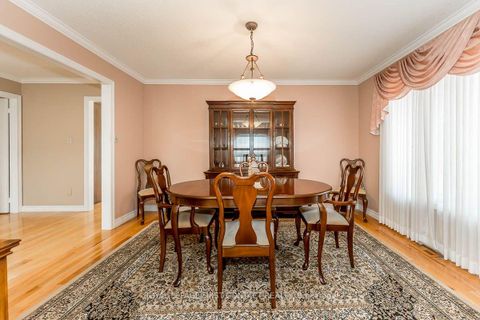 Photo 11 at 35 Gibbon Drive, Letitia Heights, Barrie