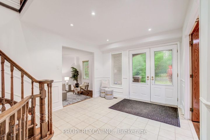 Photo 1 at 143 Cambridge Crescent, South Richvale, Richmond Hill