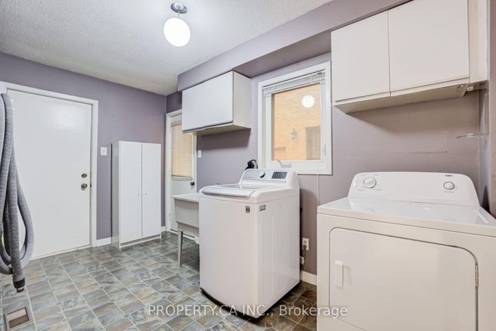 Photo 16 at 143 Cambridge Crescent, South Richvale, Richmond Hill