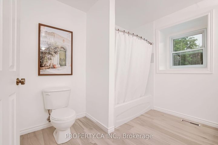 Photo 31 at 143 Cambridge Crescent, South Richvale, Richmond Hill