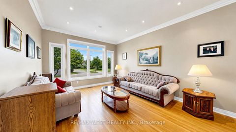 Photo 15 at 71 Gidleigh Park Crescent, Islington Woods, Vaughan