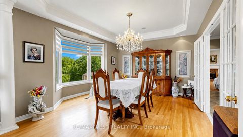 Photo 16 at 71 Gidleigh Park Crescent, Islington Woods, Vaughan