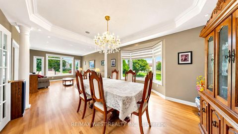Photo 17 at 71 Gidleigh Park Crescent, Islington Woods, Vaughan