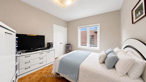 Photo 19 at 71 Gidleigh Park Crescent, Islington Woods, Vaughan