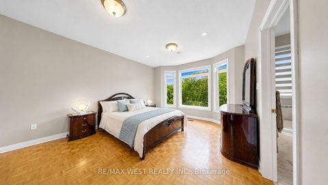 Photo 25 at 71 Gidleigh Park Crescent, Islington Woods, Vaughan