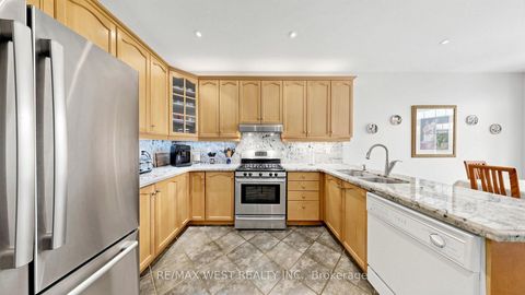 Photo 30 at 71 Gidleigh Park Crescent, Islington Woods, Vaughan