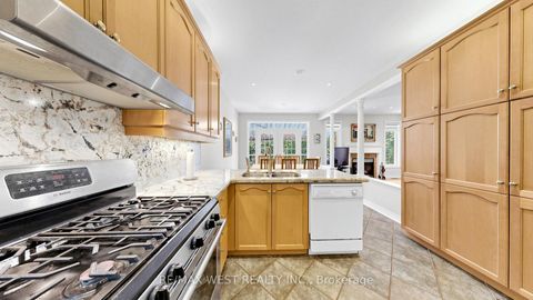 Photo 31 at 71 Gidleigh Park Crescent, Islington Woods, Vaughan