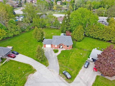 Photo 1 at 4 Bay Court, Historic Lakeshore Communities, Georgina