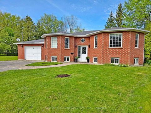 Photo 2 at 4 Bay Court, Historic Lakeshore Communities, Georgina