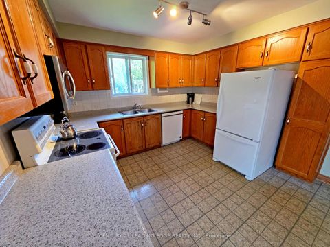 Photo 9 at 4 Bay Court, Historic Lakeshore Communities, Georgina