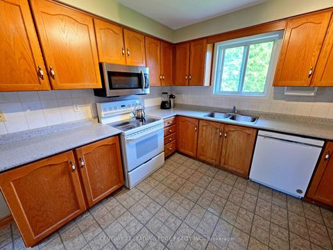 Photo 10 at 4 Bay Court, Historic Lakeshore Communities, Georgina