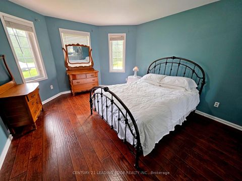 Photo 14 at 4 Bay Court, Historic Lakeshore Communities, Georgina