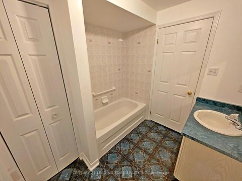Photo 23 at 4 Bay Court, Historic Lakeshore Communities, Georgina