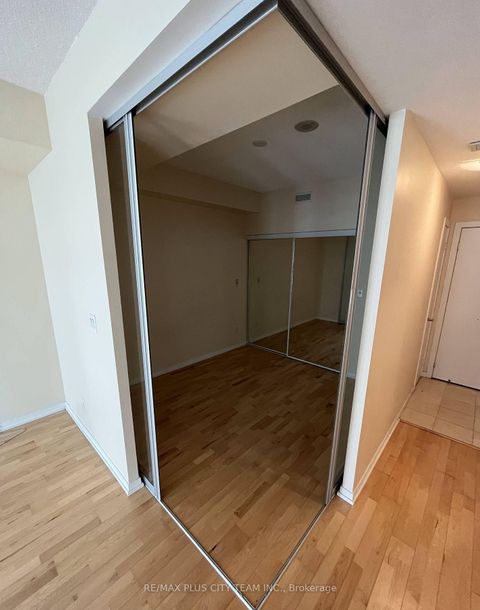 Photo 5 at 2206 - 65 Bremner Boulevard, Waterfront Communities C1, Toronto