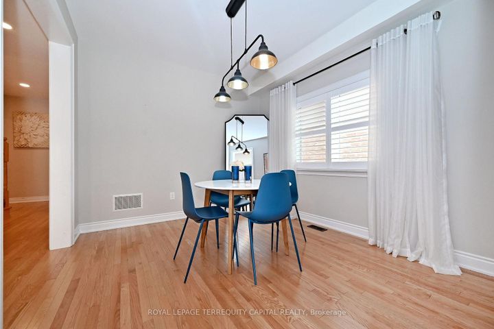 Photo 19 at 124 Milby Crescent, Bradford, Bradford West Gwillimbury