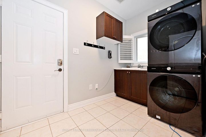 Photo 23 at 124 Milby Crescent, Bradford, Bradford West Gwillimbury
