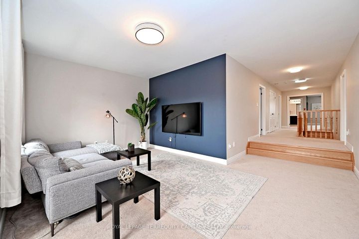 Photo 27 at 124 Milby Crescent, Bradford, Bradford West Gwillimbury