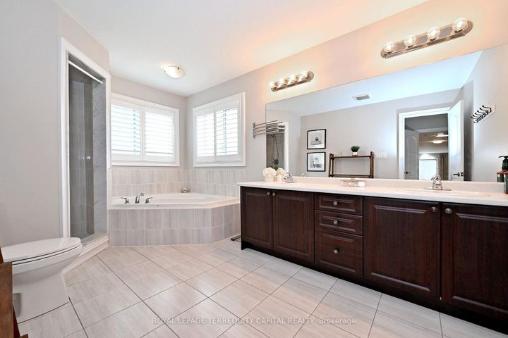 Photo 32 at 124 Milby Crescent, Bradford, Bradford West Gwillimbury