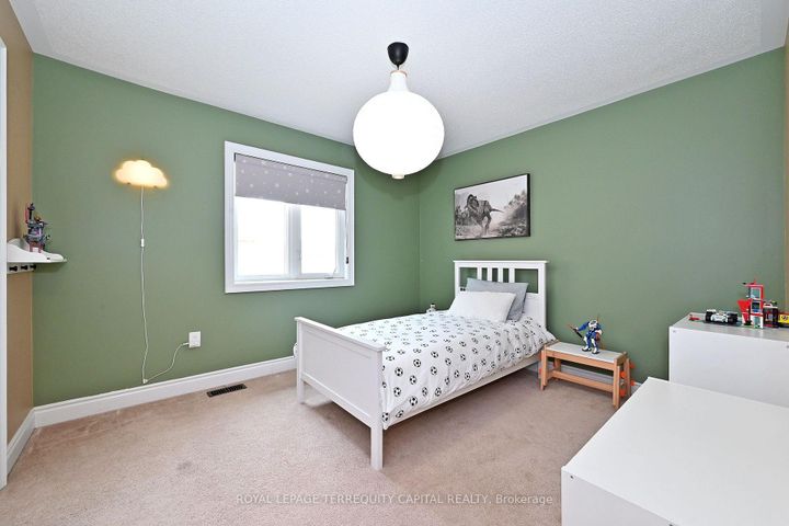 Photo 34 at 124 Milby Crescent, Bradford, Bradford West Gwillimbury
