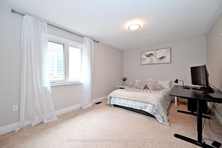 Photo 39 at 124 Milby Crescent, Bradford, Bradford West Gwillimbury