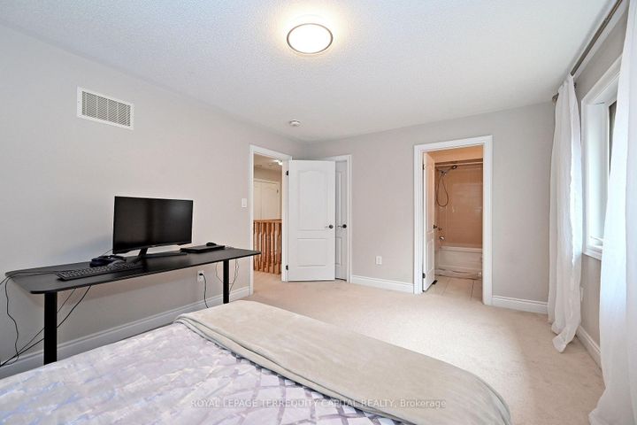 Photo 40 at 124 Milby Crescent, Bradford, Bradford West Gwillimbury