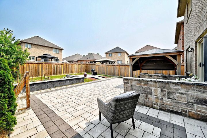 Photo 43 at 124 Milby Crescent, Bradford, Bradford West Gwillimbury