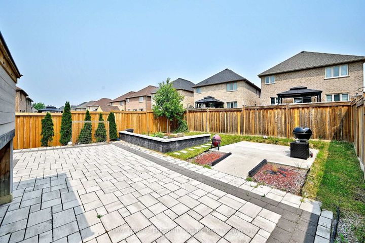 Photo 44 at 124 Milby Crescent, Bradford, Bradford West Gwillimbury