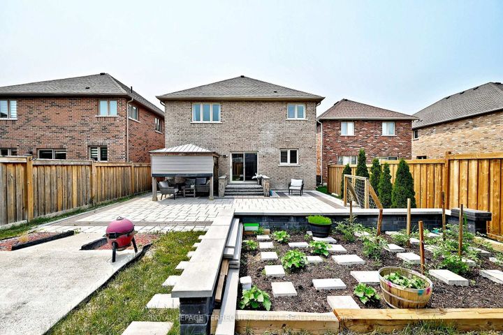 Photo 45 at 124 Milby Crescent, Bradford, Bradford West Gwillimbury
